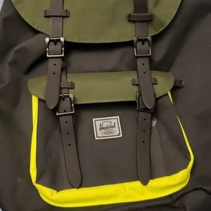 Herschel Little America Backpack (25L)
